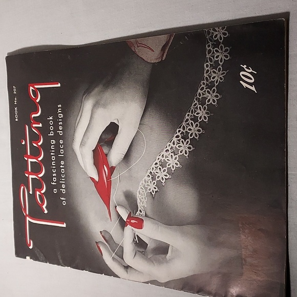 Vintage Tatting Book No 207 A Fascinating Book of Delicate Lace Designs - Picture 1 of 8